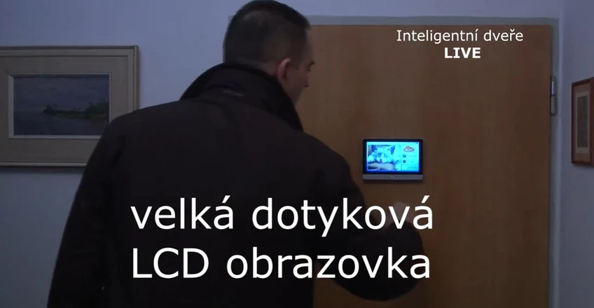 Inteligentní dveře ADLO LIVE s dotykovou obrazovkou