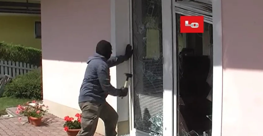 Jak bezpečnostní fólie chrání okna – test zabezpečeného skla